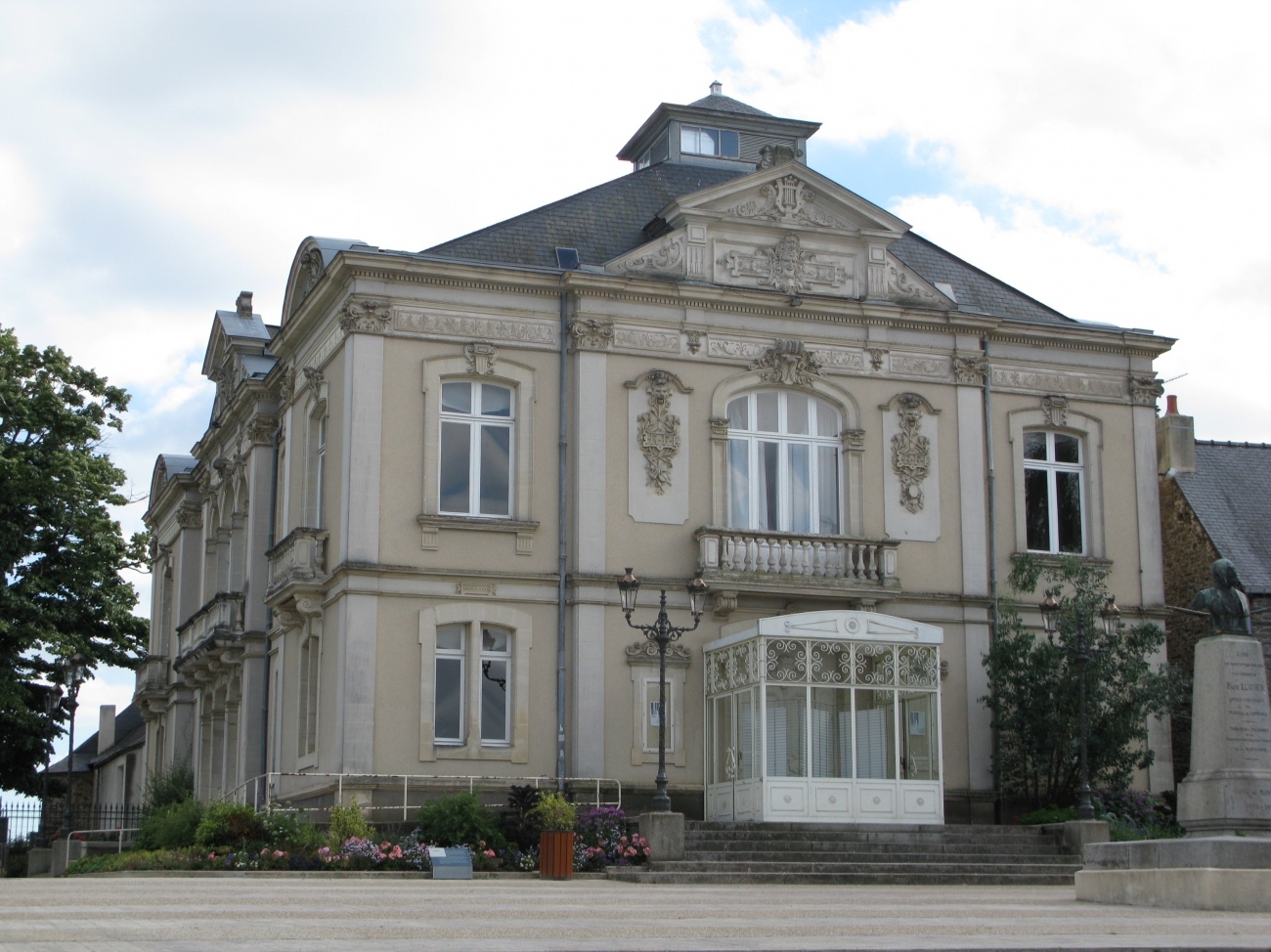 Le Théâtre municipal de Mayenne - place Juhel
